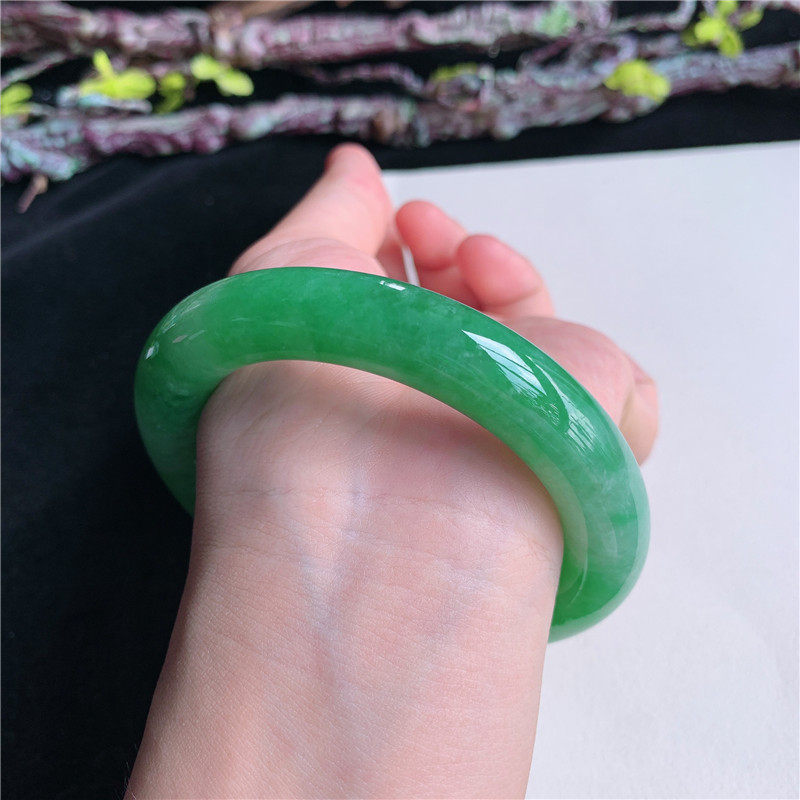 6月新品 鸿玉翡翠57圈口冰种满绿阳绿圆条玉手镯女款123F30601
