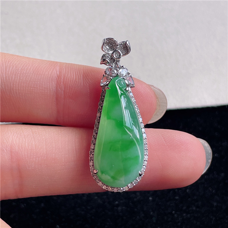 9月新品 鸿玉翡翠18k金镶嵌冰糯种满色满绿福瓜精美吊坠 A940829