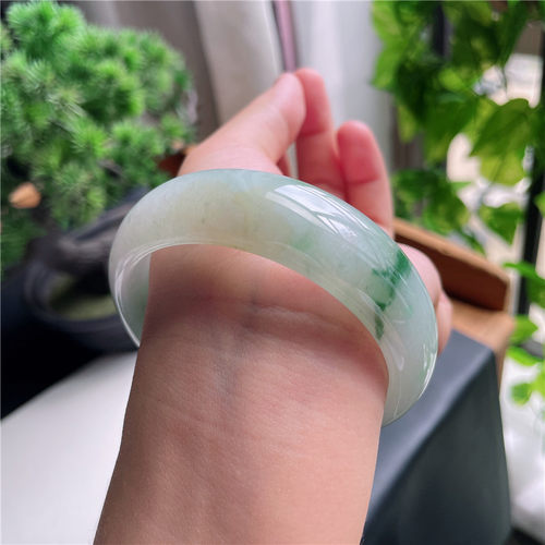 9月新品 鸿玉翡翠58圈口冰种飘绿花正圈玉手镯女款正品3Q90903