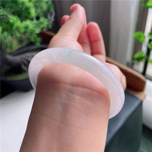 9月新品 鸿玉翡翠54圈口冰种粉底飘绿圆条玉手镯女款正品4Y40915