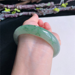 6月新品 鸿玉翡翠59圈口冰糯种飘绿花正圈玉手镯女款正品4V30622