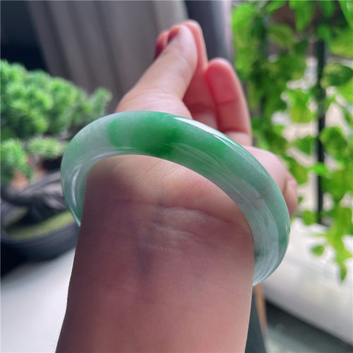 10月新品 鸿玉翡翠55圈口冰糯种飘阳绿正圈玉手镯女款30F70929