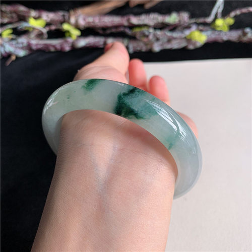 7月新品 鸿玉翡翠58圈口冰糯种飘绿花正圈玉手镯女款正品7F70701