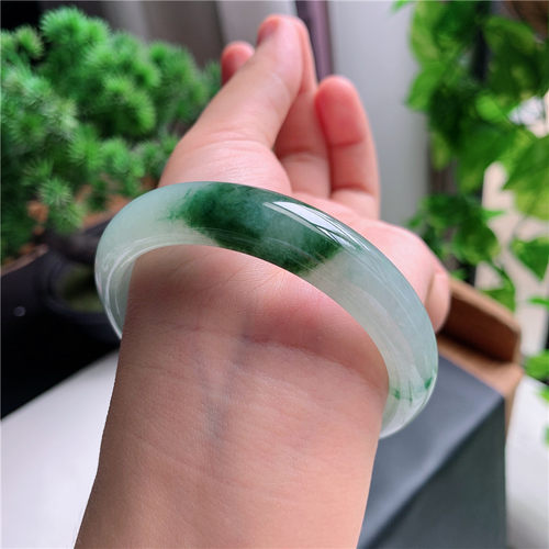 9月新品 鸿玉翡翠58圈口冰种飘绿花正圈玉手镯女款正品9F50905