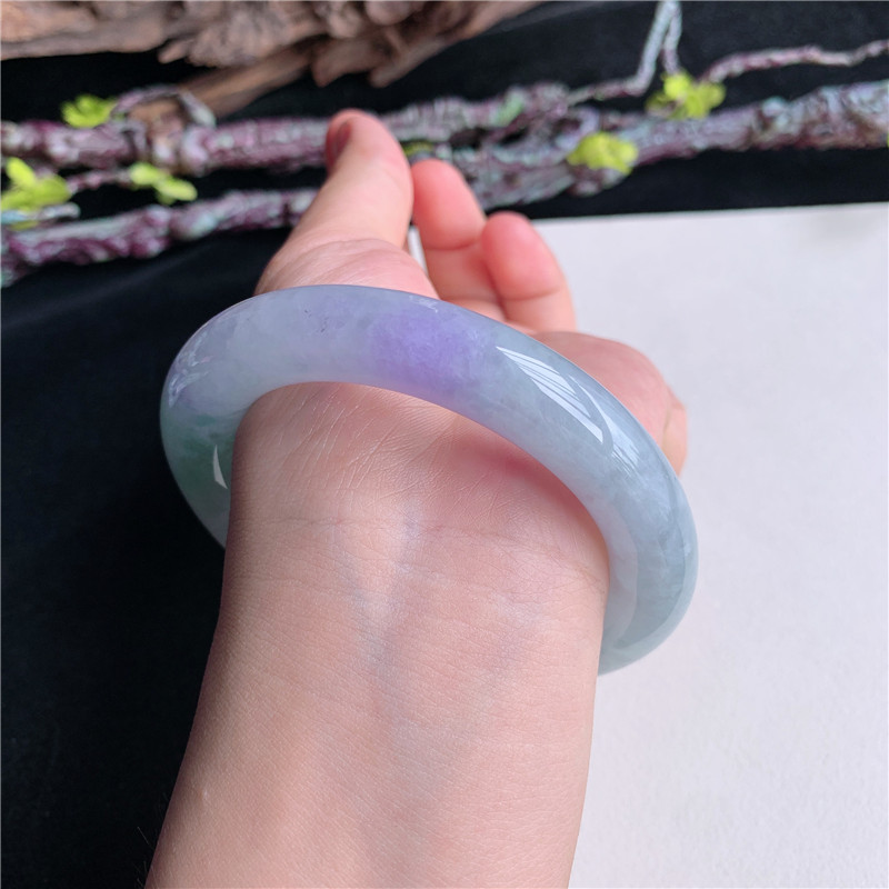 7月新品 鸿玉翡翠57圈口冰糯种紫罗兰飘绿圆条玉手镯女款7K90715