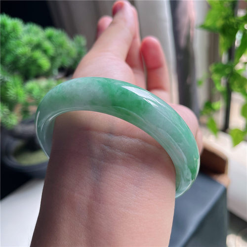 9月新品 鸿玉翡翠55圈口冰糯种飘阳绿正圈玉手镯女款正品20F70920