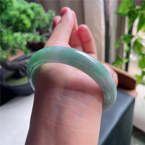 9月新品 鸿玉翡翠59圈口冰糯种飘阳绿正圈玉手镯女款正品1Y90921