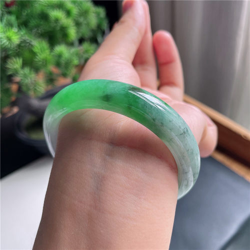 9月新品 鸿玉翡翠54圈口冰糯种飘阳绿正圈玉手镯女款正品35F70917