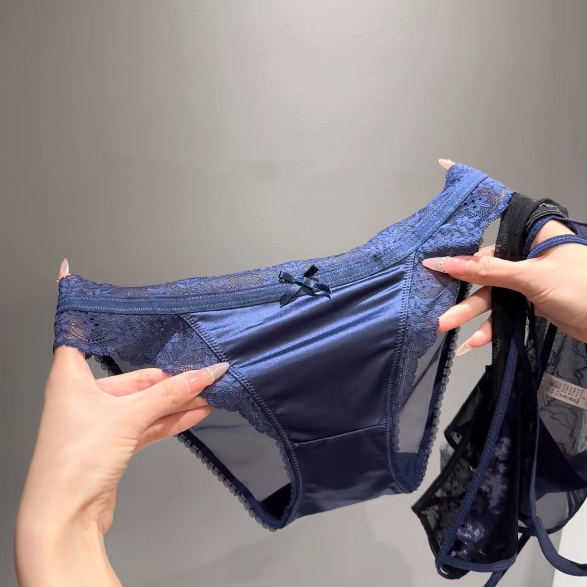 贵感宝石蓝也太显白噜！法式性感缎面高颜值蕾丝内裤女2026新款