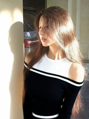 黑白撞色一字肩针织衫女秋冬新款设计感小众修身显瘦露肩打底上衣