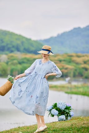 旅游度假连衣裙刺绣女装 旅行文艺飘逸长款七分袖大摆抽绳长裙