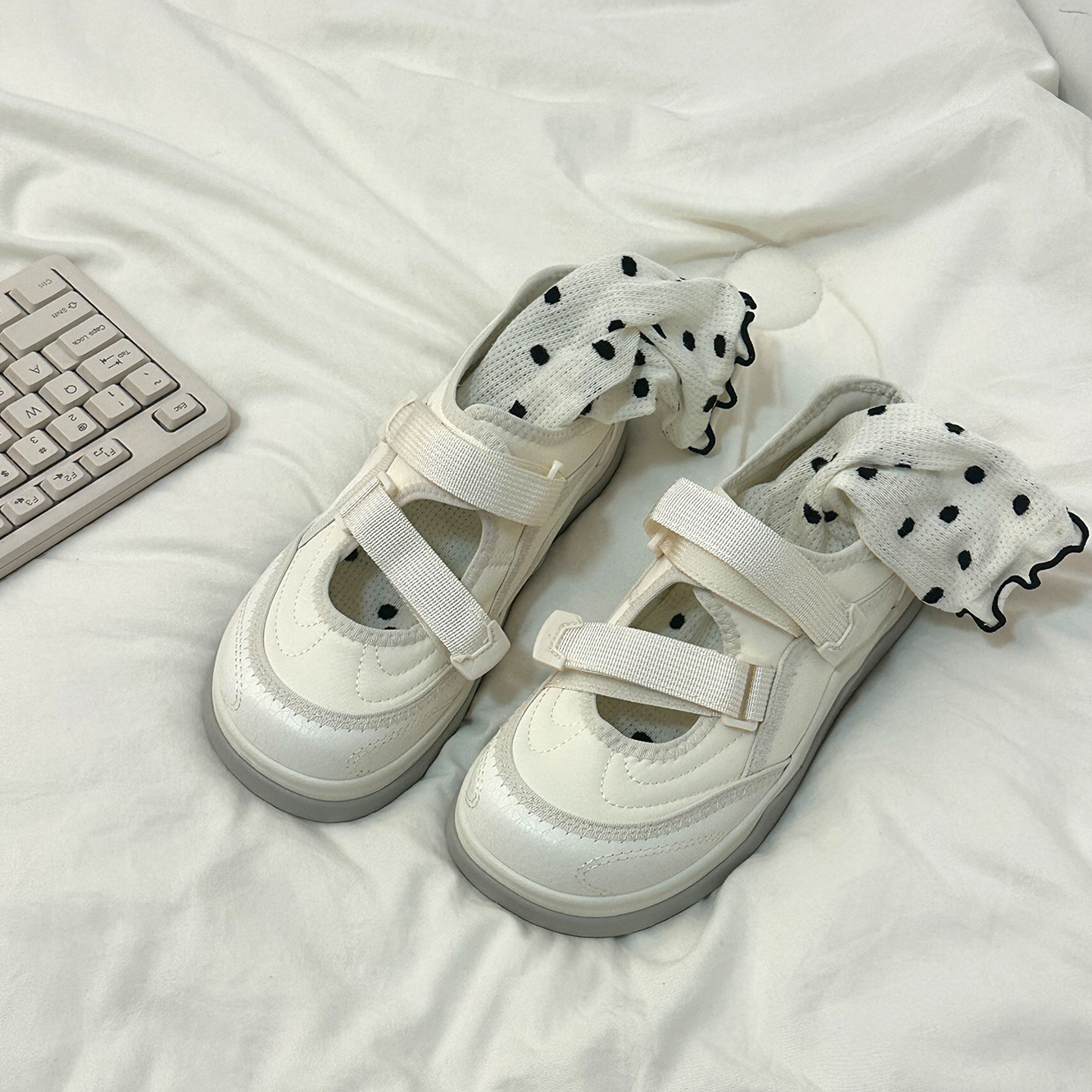 成宇阳透气魔术贴小白鞋女2025夏季新款百搭休闲玛丽珍凉鞋配裙子