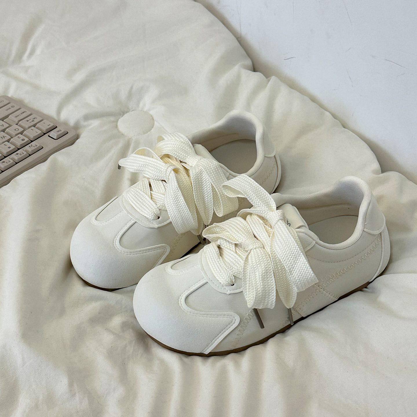 软底丑萌小白鞋女款内增高德训鞋