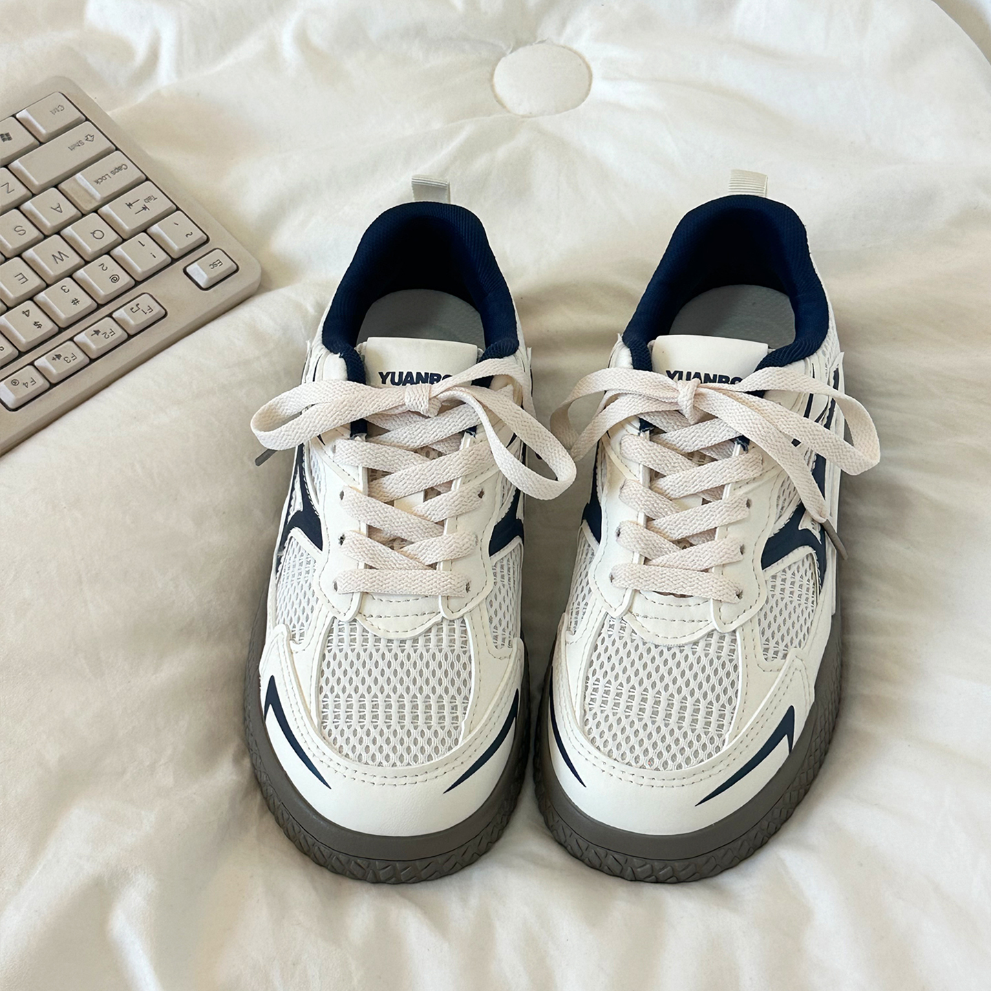 透气网面运动鞋女港风百搭小白鞋