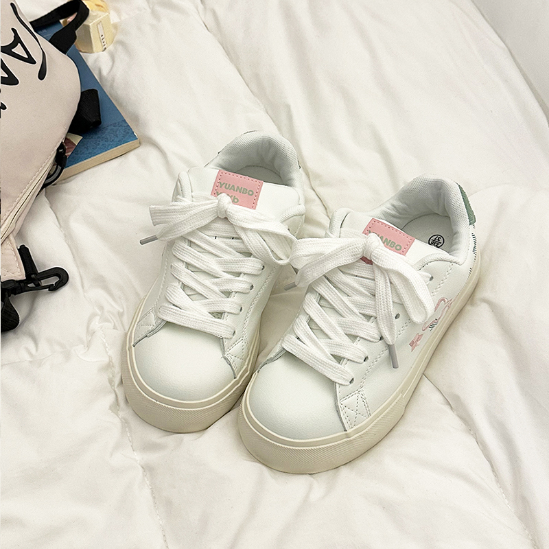 皮面星星小白鞋配裙子女秋季韩系百搭学生厚底休闲运动不累脚板鞋