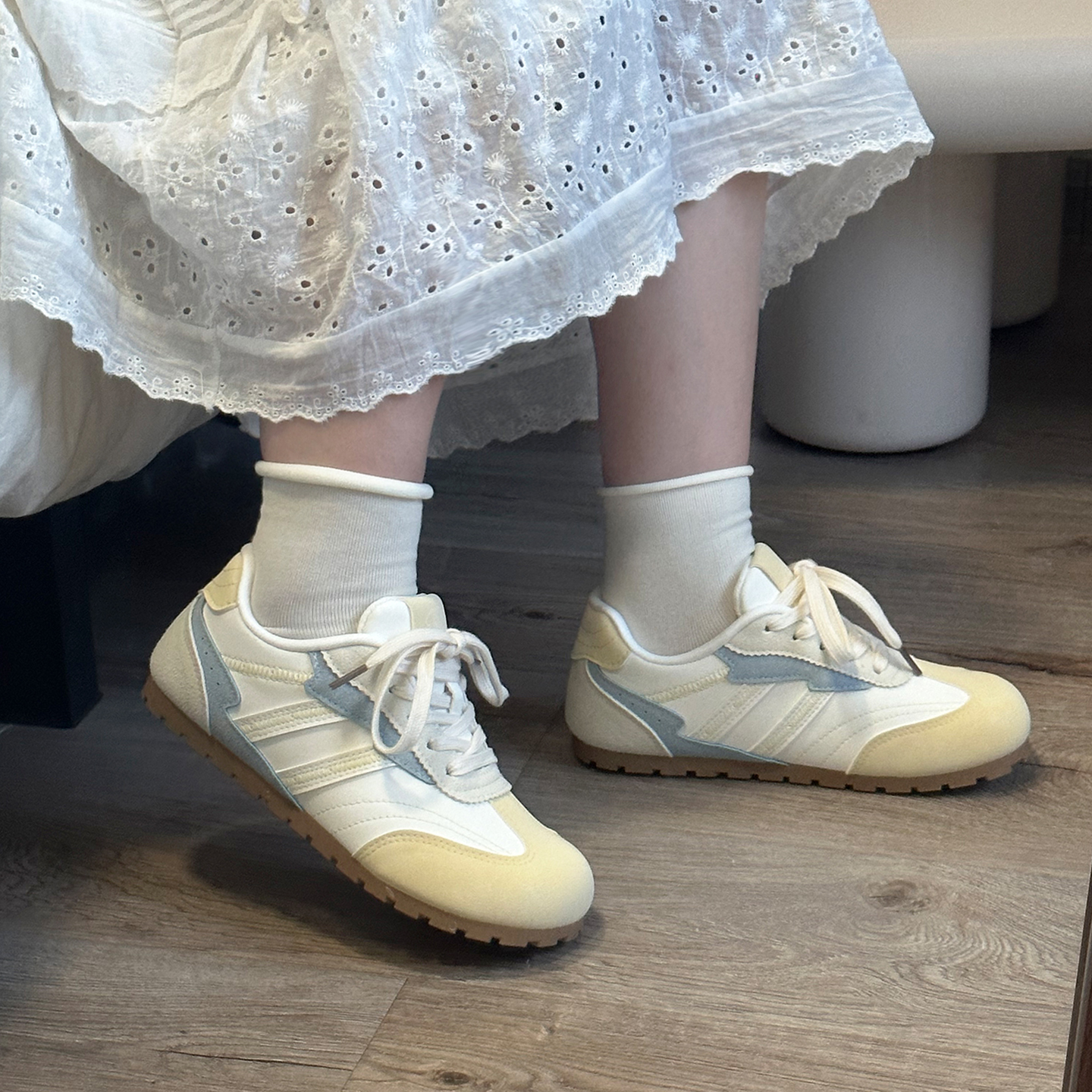 成宇阳 奶黄德训小白鞋女2025秋季新款软底百搭ins休闲运动板鞋子