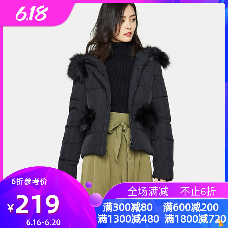 艾格冬季女装时尚百搭纯色短款连帽羽绒服y849