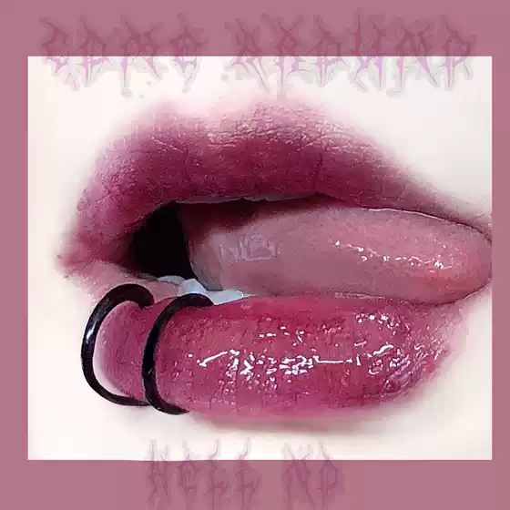 Highly Visible and Painless Lip Clips That Can Be Worn Without Piercing - a Favorite among Naughty and Beautiful Girls