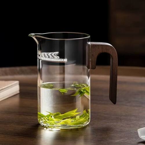 中国风耐高温茶水分离公道杯