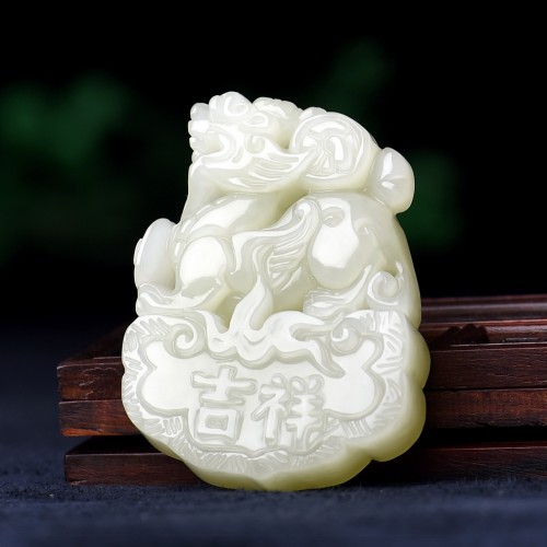 天然双面精雕招财貔貅新疆和田玉
