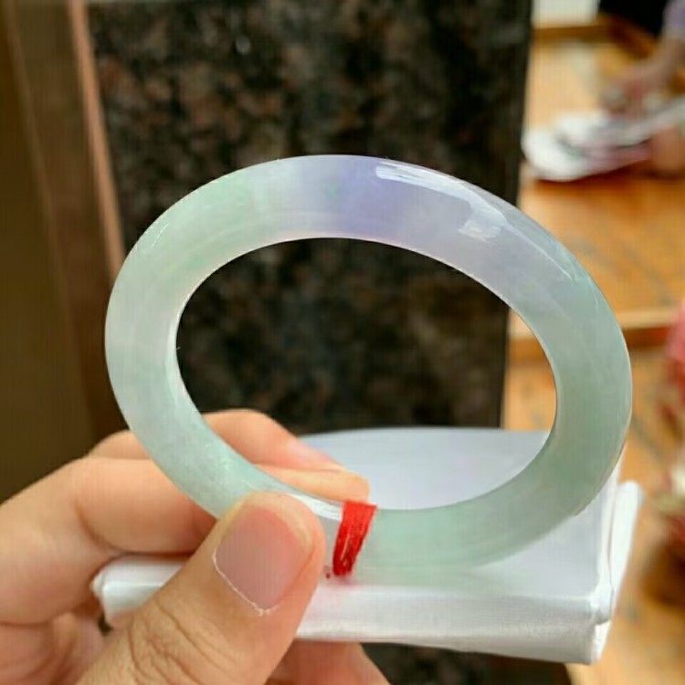 春带彩紫飘绿翡翠处理玉手镯