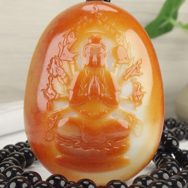 新疆和田玉千手观音吊坠
