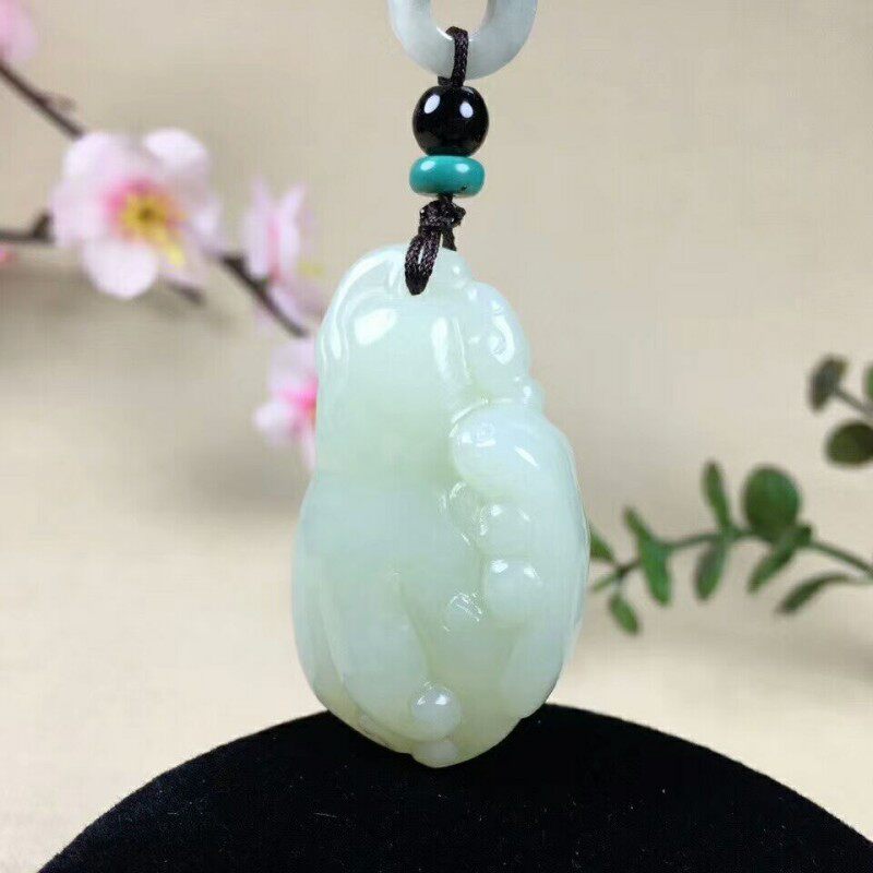 福瓜招财貔貅项链证书天然和田玉