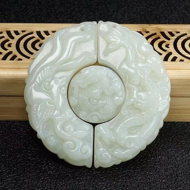 天然和田玉全家福吊坠
