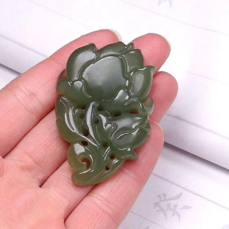 新疆和田玉玫瑰花吊坠