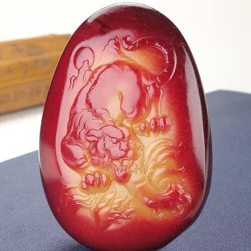 收藏级新疆和田玉下山虎吊坠