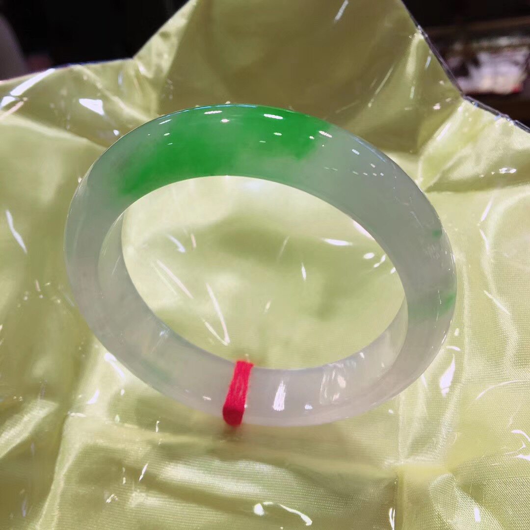 天然缅甸翡翠手镯阳绿飘花冰种翡翠玉镯子女款正品春带彩翡翠玉镯