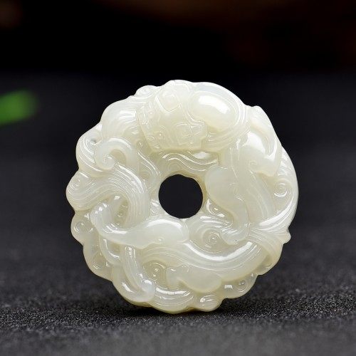 天然双面精雕招财貔貅新疆和田玉