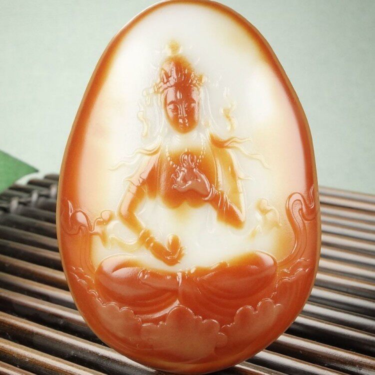 新疆和田玉黄沁皮籽料观音吊坠