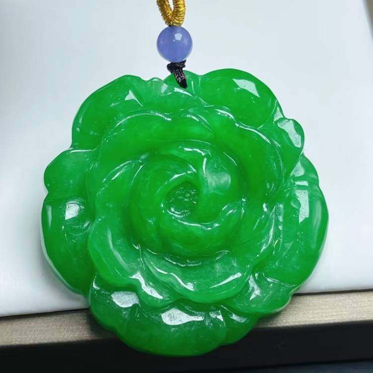 缅甸翡翠处理花开富贵吊坠