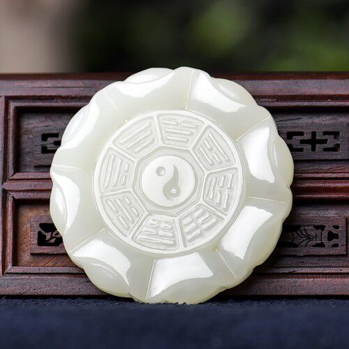 天然元宝八卦吊坠新疆和田玉