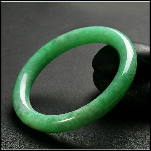 珠宝玉石缅甸冰糯种圆条阳绿飘花翡翠处理手镯女款翡翠玉镯子手镯