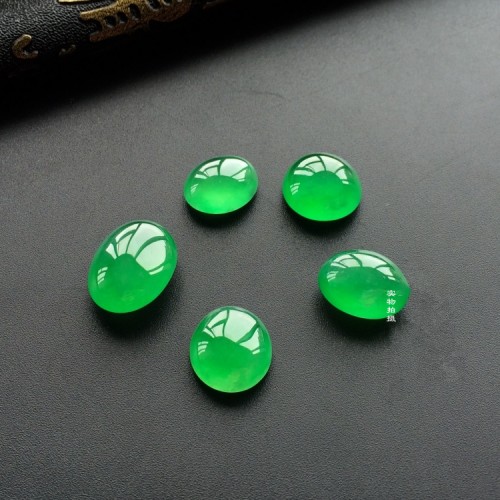 缅甸翡翠满绿戒面阳绿蛋面高冰翡翠蛋面裸石未镶嵌件翡翠色女款