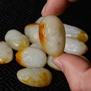 天然新疆和田玉财神散珠和田玉籽料原石真皮财神散珠可做手链手串