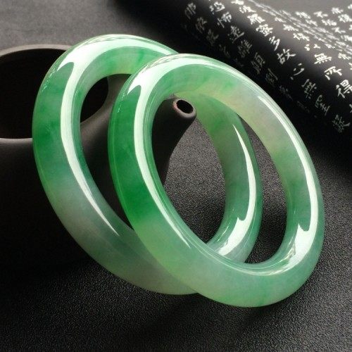 缅甸飘绿翡翠手镯冰种圆条阳绿飘花翡翠玉镯子女款冰种飘花玉手环