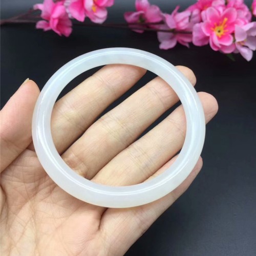 天然新疆细圆条女士羊脂级玉镯子