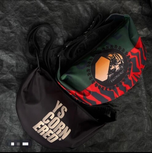 独眼虎正品月牙包男女潮牌包包休闲时尚饺子斜挎包几十种花色防水