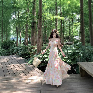 夏日海岛拍照绝美裙子度假风甜美吊带收腰连衣裙海边沙滩裙氛围感