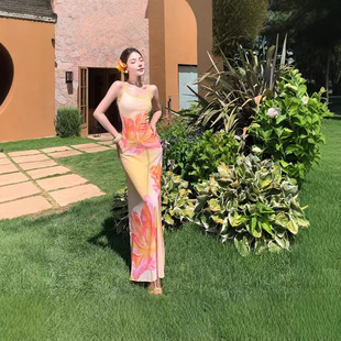 2026泰式辣妹多巴胺绝美海岛度假氛围感渐变色花朵印花包臀连衣裙