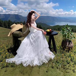 波西米亚度假白色蕾丝拼接露背大摆连衣裙度假长裙