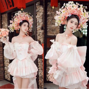 簪花甜美粉色抹胸连衣裙摄影服装