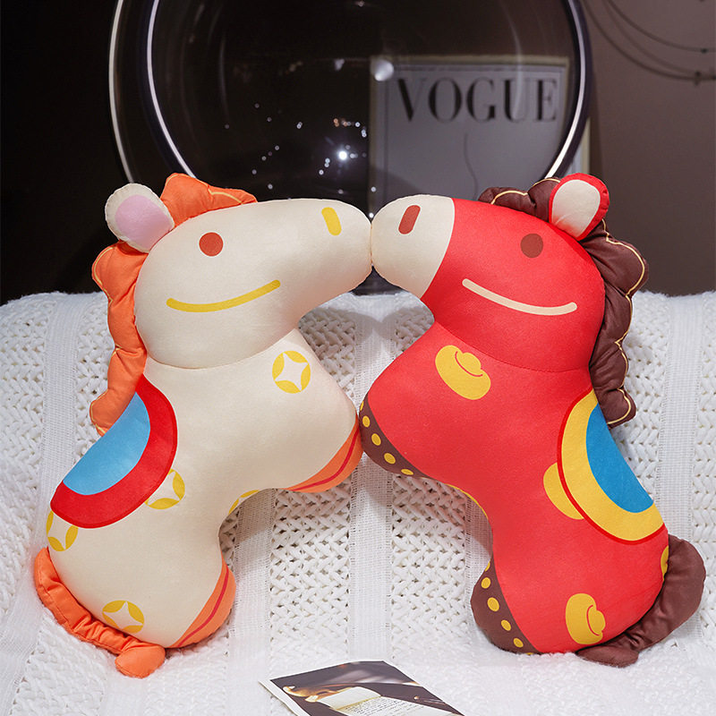 马年吉祥物马上有钱毛绒马玩偶沙发靠抱枕活动礼物可加logo定制