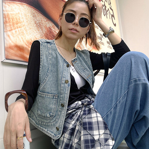 复古浅蓝水洗双口袋牛仔马甲女