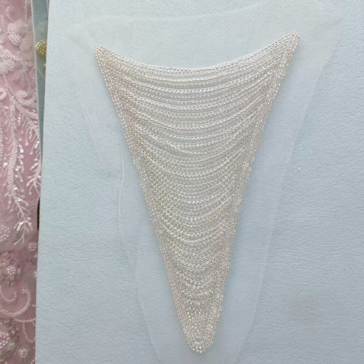 新款热销刺绣钉珠三角形流苏衣领花边礼服裙子亮片珠绣布贴辅料