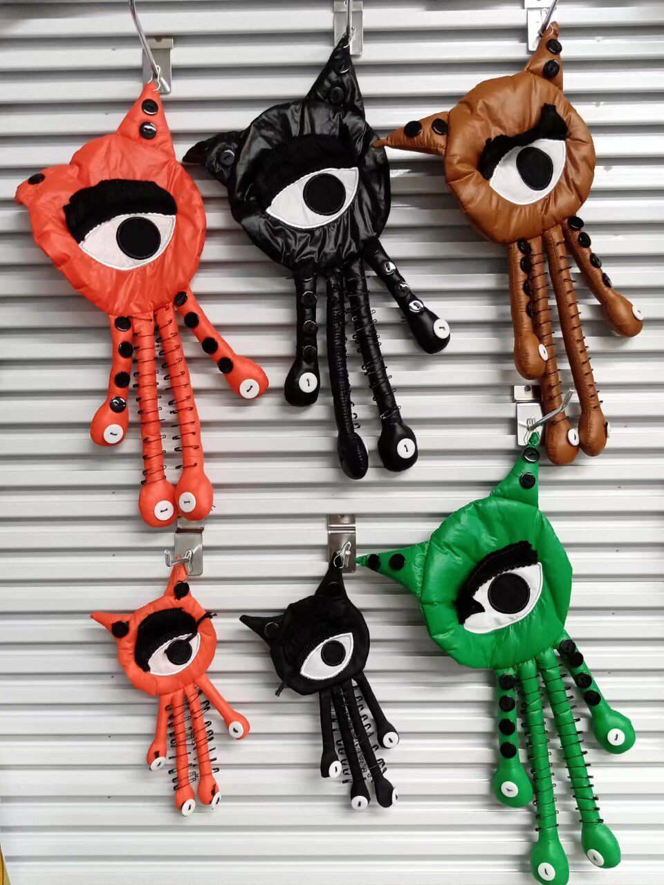 2022年夏季新品现货绿色橘黑色大眼怪别针可爱卡通辅料服童装布贴