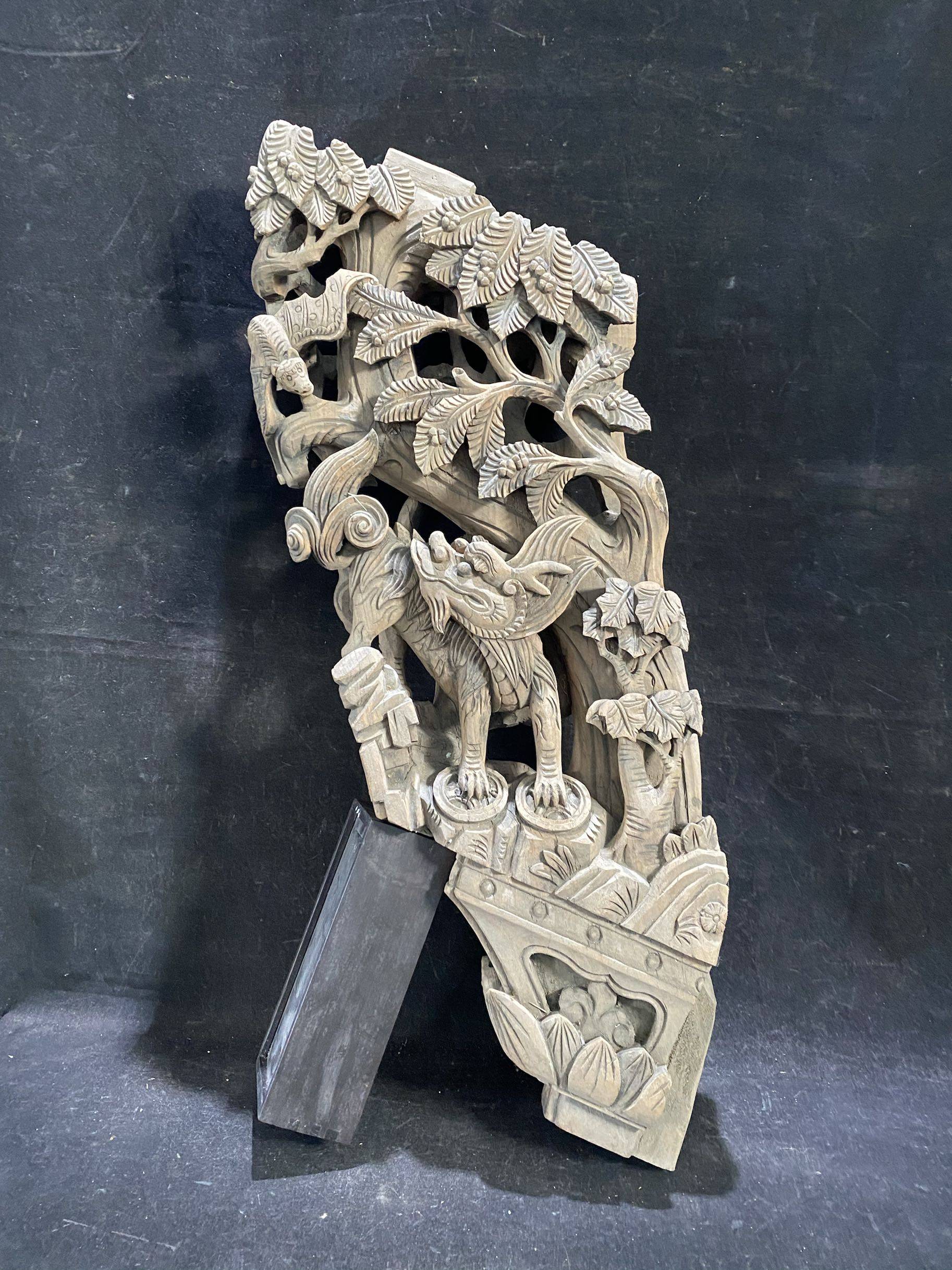 清代透雕麒麟纹蝙蝠纹牛腿木雕一个